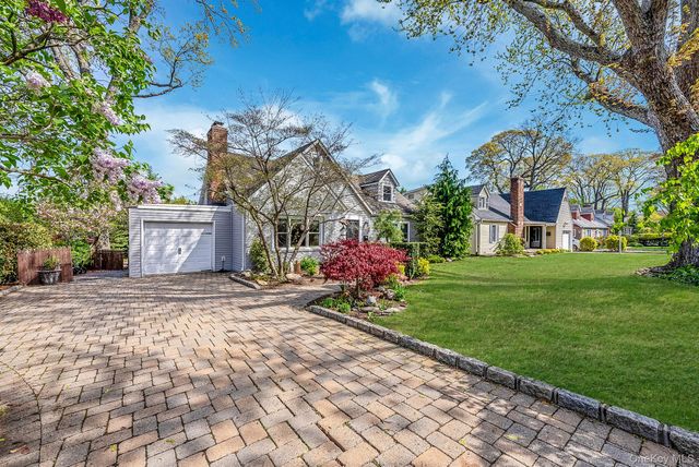 16 Glen Lane, Glen Head, NY 11545