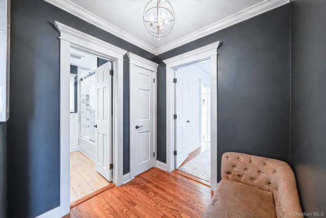 16 Glen Lane, Glen Head, NY 11545