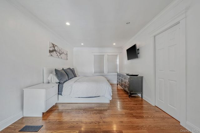 16 Glen Lane, Glen Head, NY 11545