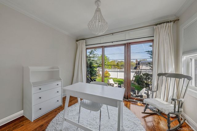 16 Glen Lane, Glen Head, NY 11545