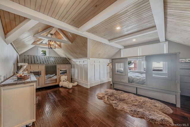 16 Glen Lane, Glen Head, NY 11545