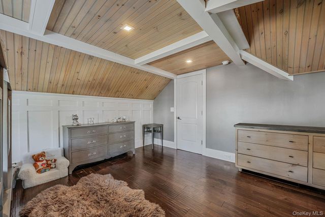 16 Glen Lane, Glen Head, NY 11545