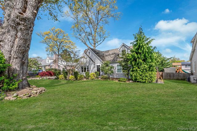 16 Glen Lane, Glen Head, NY 11545