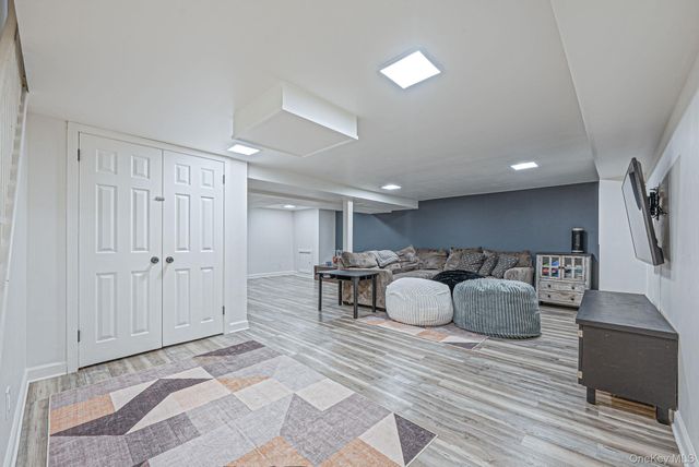 16 Glen Lane, Glen Head, NY 11545