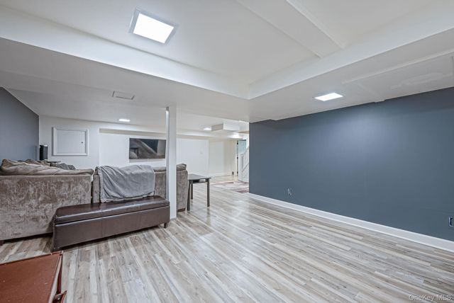 16 Glen Lane, Glen Head, NY 11545