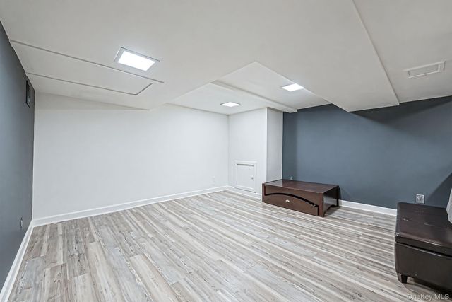 16 Glen Lane, Glen Head, NY 11545