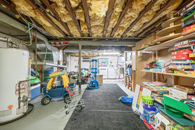 16 Glen Lane, Glen Head, NY 11545