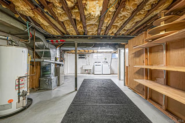 16 Glen Lane, Glen Head, NY 11545