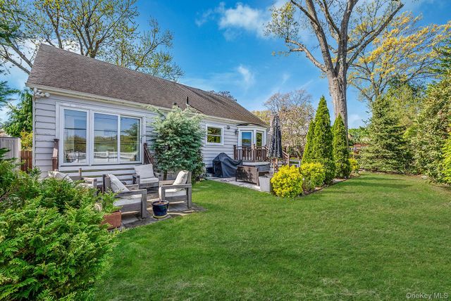 16 Glen Lane, Glen Head, NY 11545