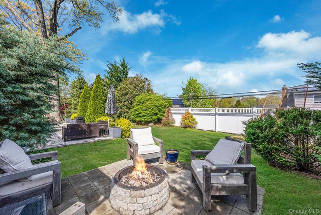 16 Glen Lane, Glen Head, NY 11545