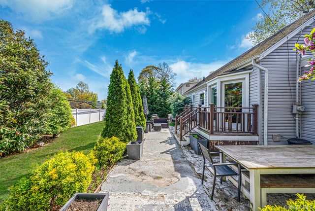 16 Glen Lane, Glen Head, NY 11545