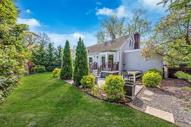 16 Glen Lane, Glen Head, NY 11545