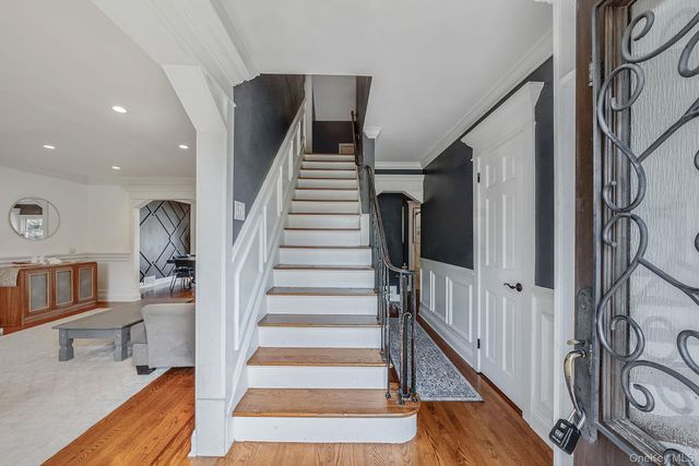 16 Glen Lane, Glen Head, NY 11545