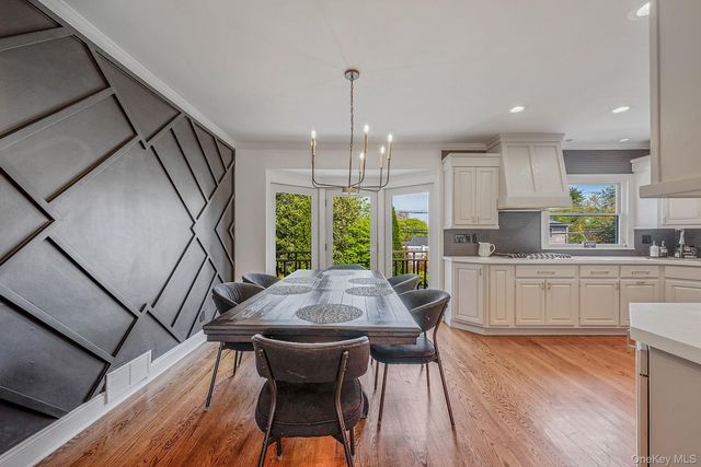 16 Glen Lane, Glen Head, NY 11545