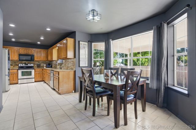 1609 S Yellowood Avenue, Broken Arrow, OK 74012