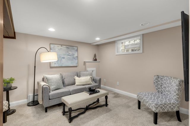 2194 Stanford Avenue, Saint Paul, MN 55105