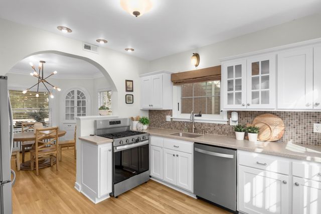 2194 Stanford Avenue, Saint Paul, MN 55105