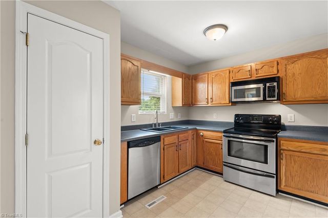 510 Brown Stone Court, Kernersville, NC 27284