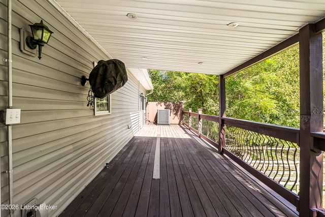 1820 Huckleberry Ln, Prospect, KY 40059