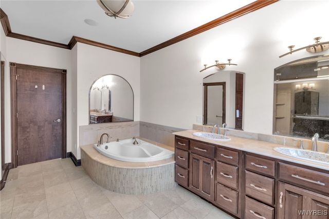 581 North Blossom Road, Elma, NY 14059