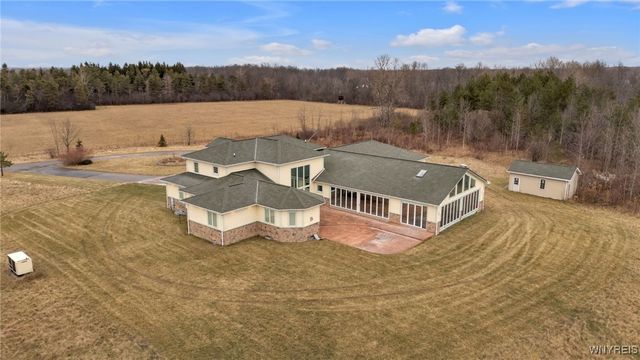 581 North Blossom Road, Elma, NY 14059
