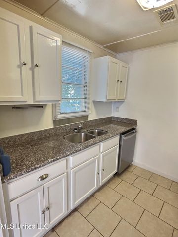 1076 Cherokee Street, Biloxi, MS 39530