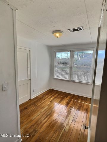 1076 Cherokee Street, Biloxi, MS 39530