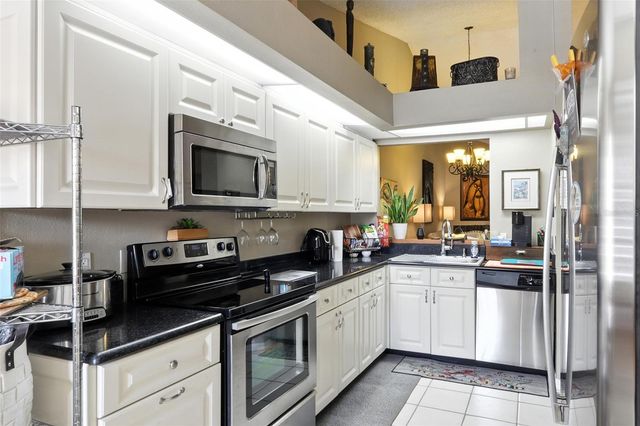 10482 SAINT TROPEZ PLACE 202, Tampa, FL 33615