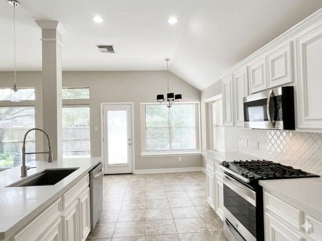 3207 Ivy Bend Drive, Pearland, TX 77584