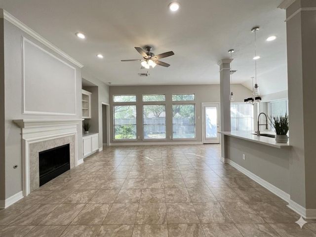 3207 Ivy Bend Drive, Pearland, TX 77584