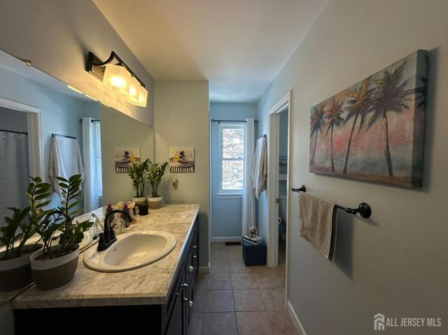 39 Renaissance Lane, New Brunswick, NJ 08901