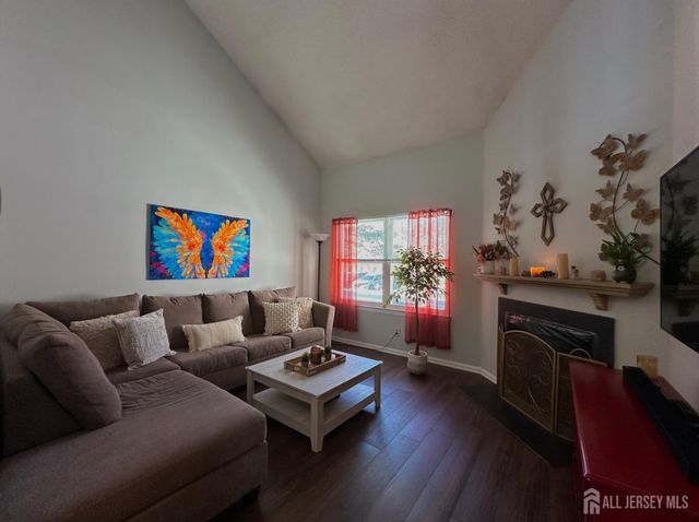 39 Renaissance Lane, New Brunswick, NJ 08901