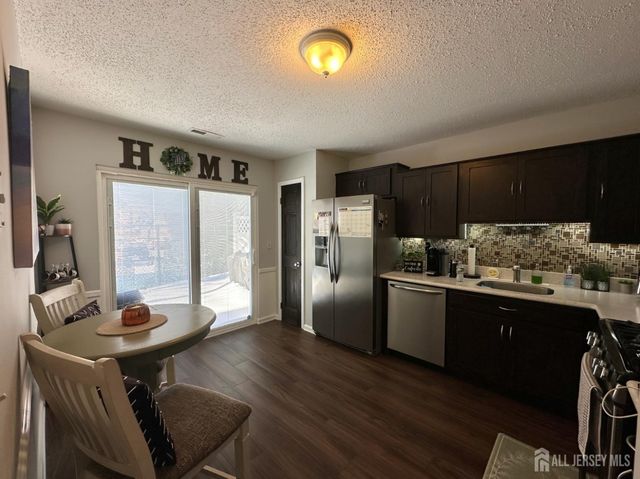 39 Renaissance Lane, New Brunswick, NJ 08901