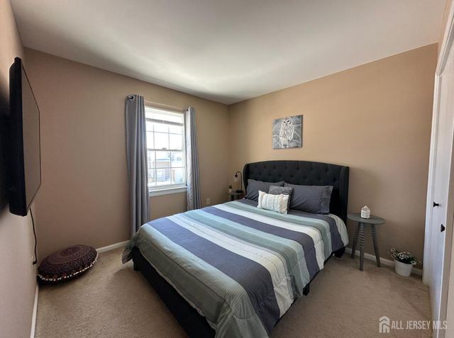 39 Renaissance Lane, New Brunswick, NJ 08901