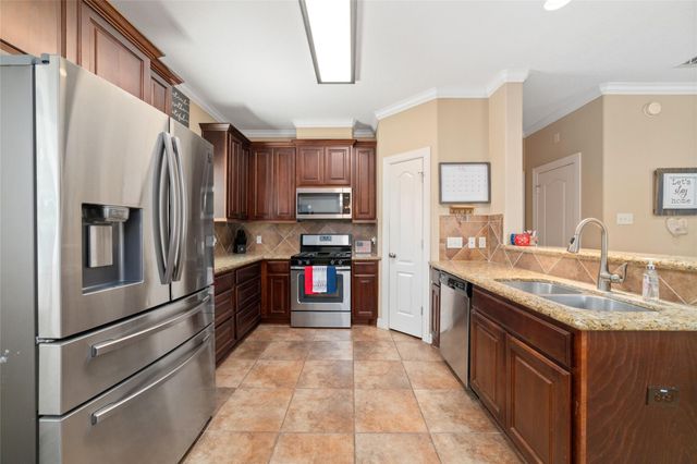 310 Regal Court, Bellville, TX 77418