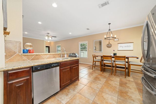 310 Regal Court, Bellville, TX 77418