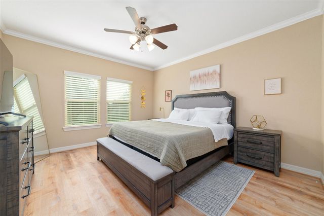 310 Regal Court, Bellville, TX 77418