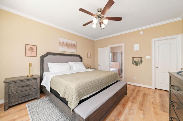 310 Regal Court, Bellville, TX 77418