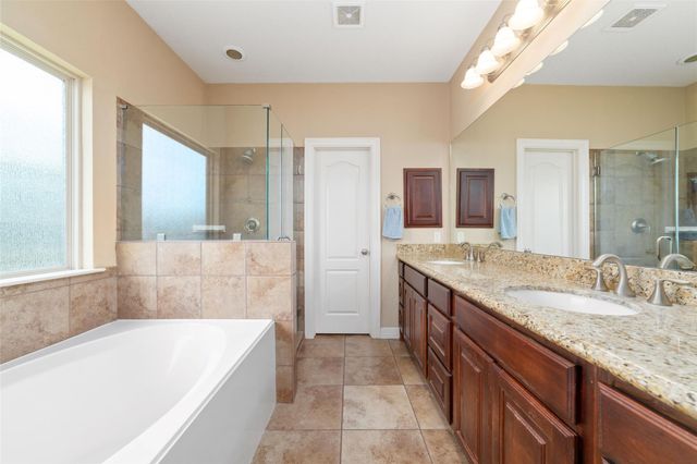 310 Regal Court, Bellville, TX 77418