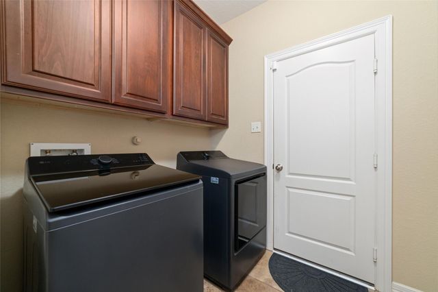 310 Regal Court, Bellville, TX 77418