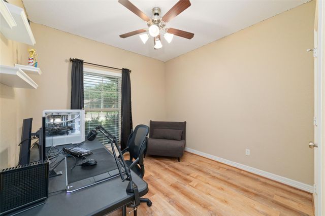310 Regal Court, Bellville, TX 77418