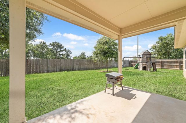 310 Regal Court, Bellville, TX 77418