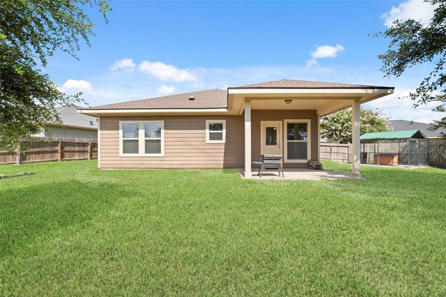 310 Regal Court, Bellville, TX 77418