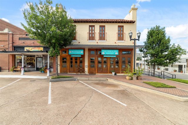 310 Regal Court, Bellville, TX 77418