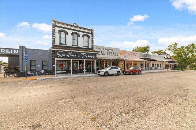 310 Regal Court, Bellville, TX 77418