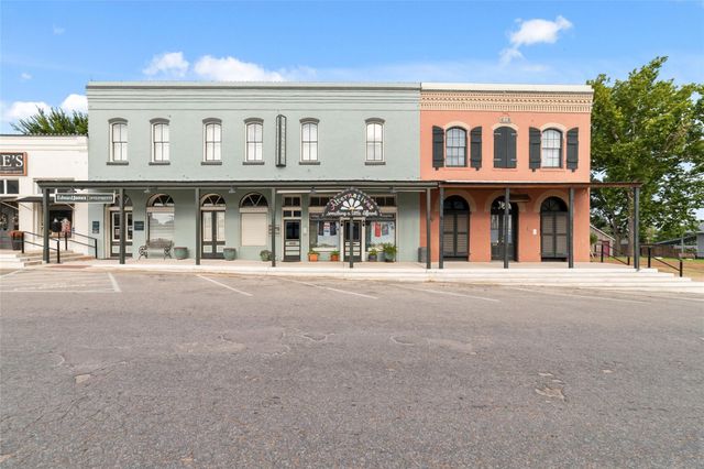 310 Regal Court, Bellville, TX 77418
