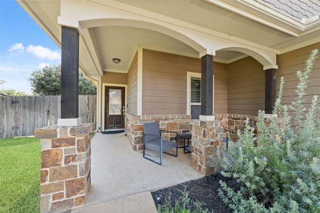 310 Regal Court, Bellville, TX 77418