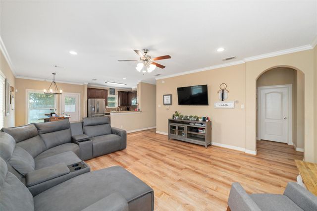 310 Regal Court, Bellville, TX 77418