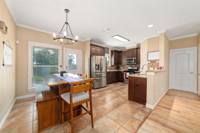 310 Regal Court, Bellville, TX 77418