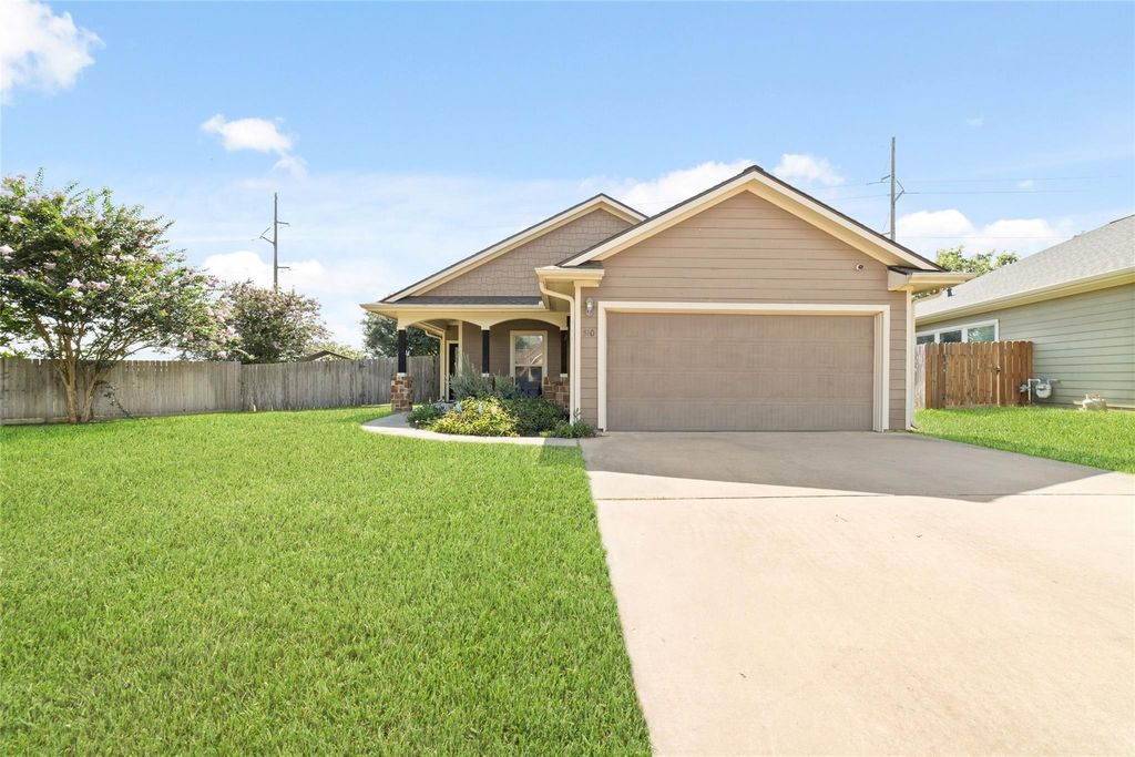 310 Regal Court, Bellville, TX 77418